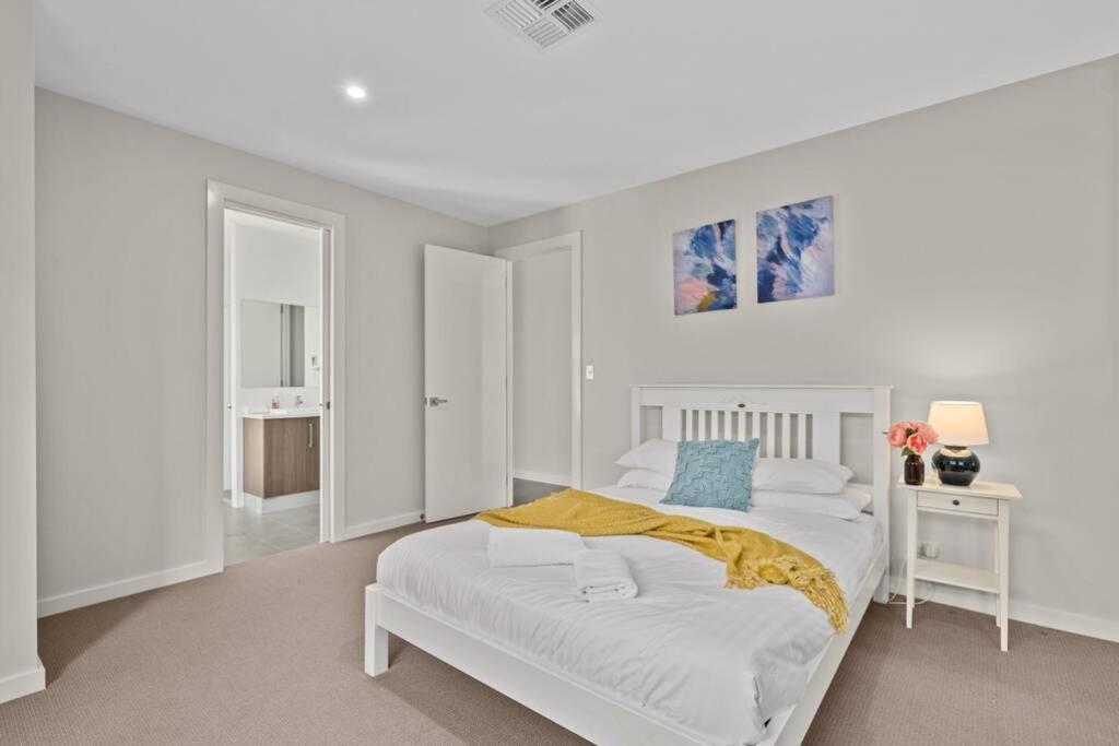 Meander - - C21 Southcoast Holidays Port Noarlunga South